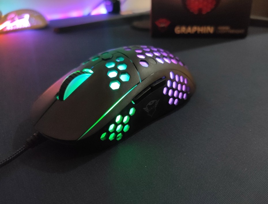 Mouse Trust Gxt960 Graphin Ultra Light Gaming, Sensor Hasta 10,000 Dpi, Iluminacion Rgb, Con 6 Botones, Conexion Usb, Color Negro (8713439237580)