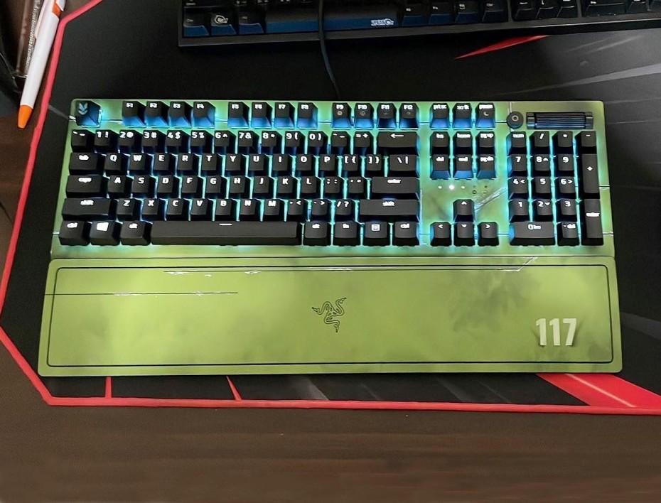 TECLADO RAZER GAMER BLACKWIDOW V3 HALO INFINITE ED MESH. CHROMA, RETROILUMINACIÓN RGB LED, SWITCH GREEN, US (RZ03-03542600-R3M1)