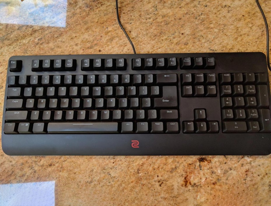 TECLADO ZOWIE GAMER CELERITAS II, CON ILUMINACION RGB LED, SWITCH OPTICO LED - ROJO (9H.N0EAB-A2L)