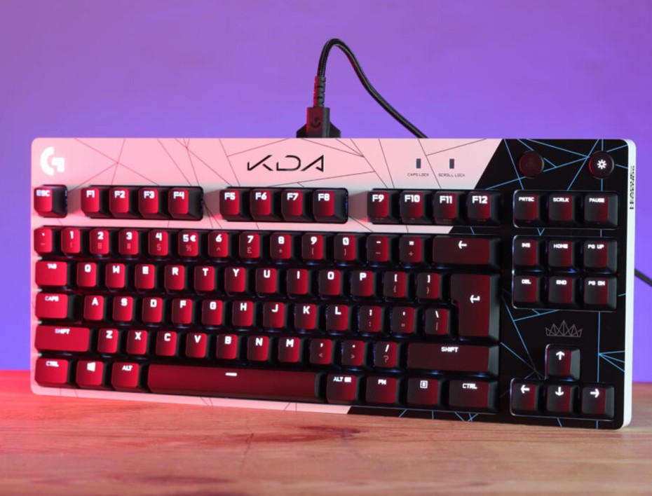 TECLADO LOGITECH GAMER PRO KDA, ILUMINACIÓN RGB LED LIGHTSYNC, INTERRUPTORES GX BLUE CON CLICK PERCEPTIBLE (920-010074)
